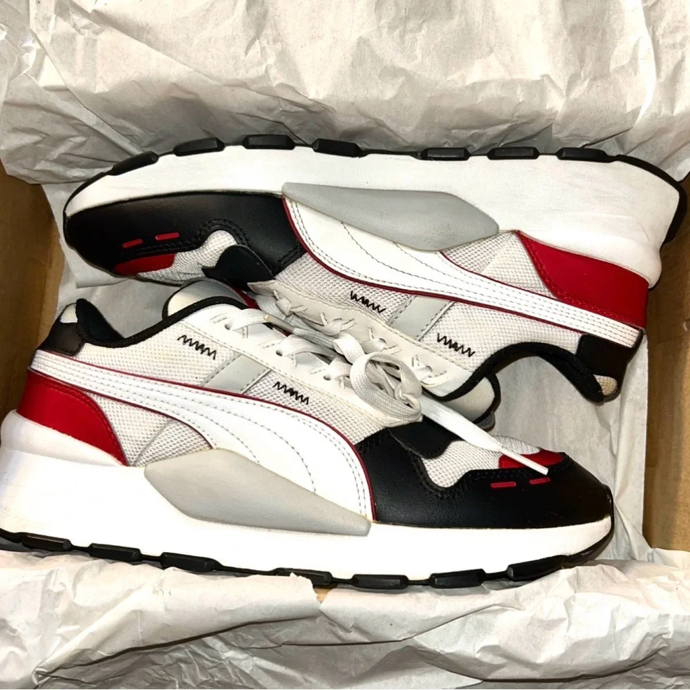 Men’s Puma RS 2.0 core sneakers. White/black/red size-7 1/2